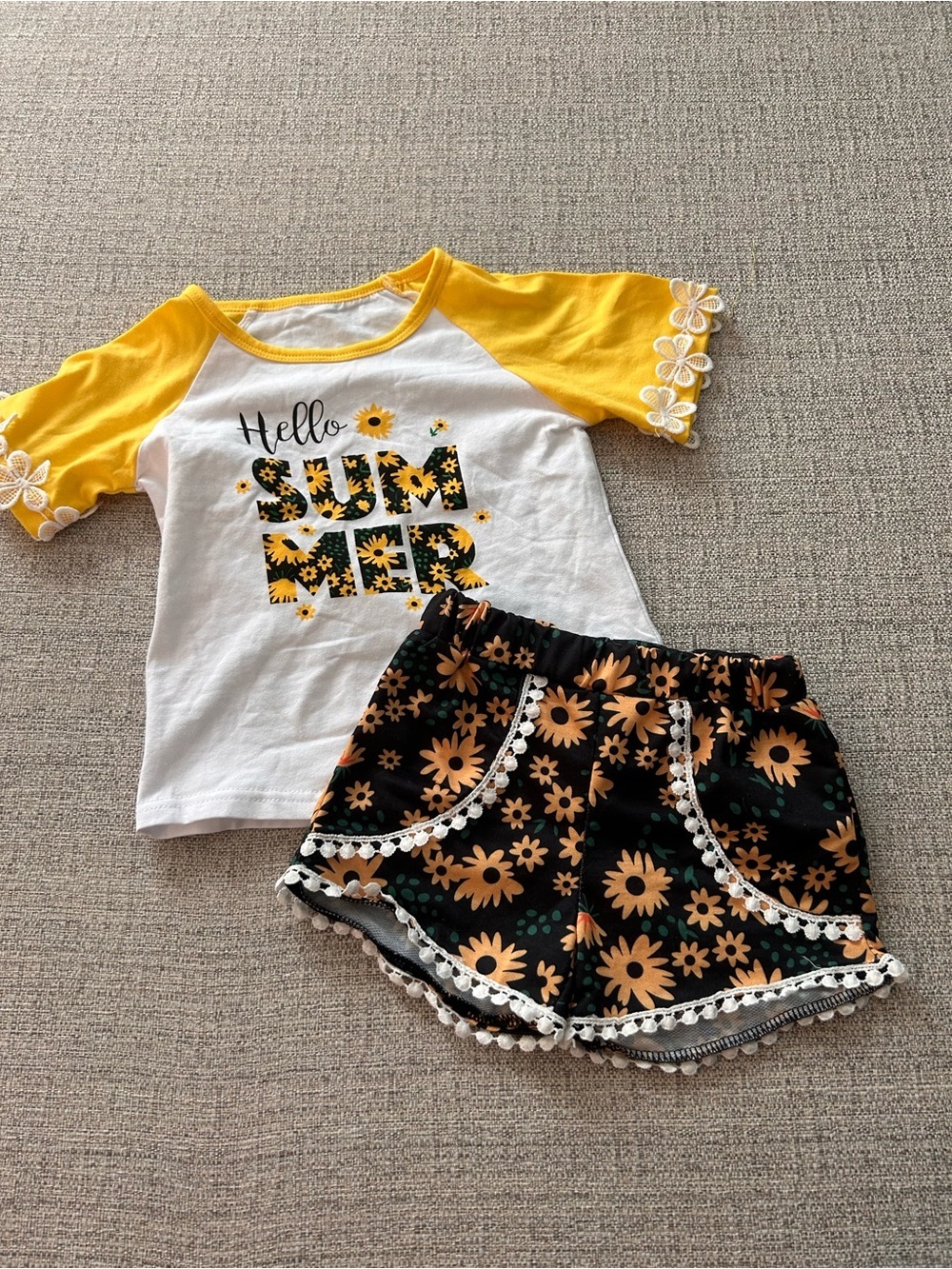 Hello Summer Yellow & Black Floral Two-Piece Set. Size 4/5